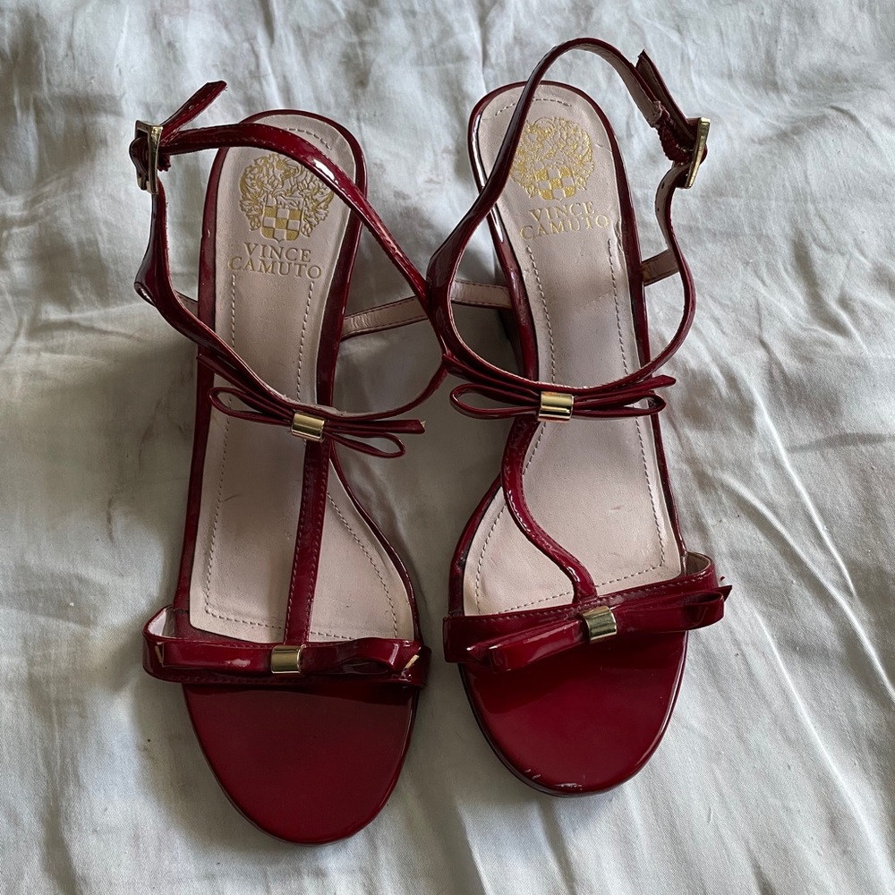 vince camuto red sandal wedges sz 9.5